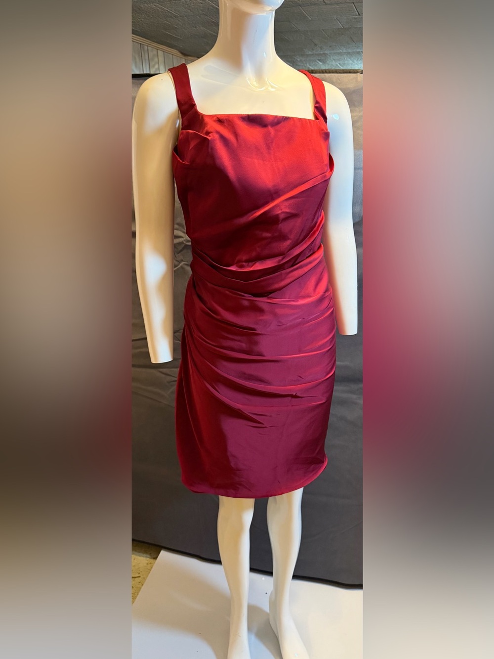 Elegant Red Satin Sleeveless Cocktail Dress